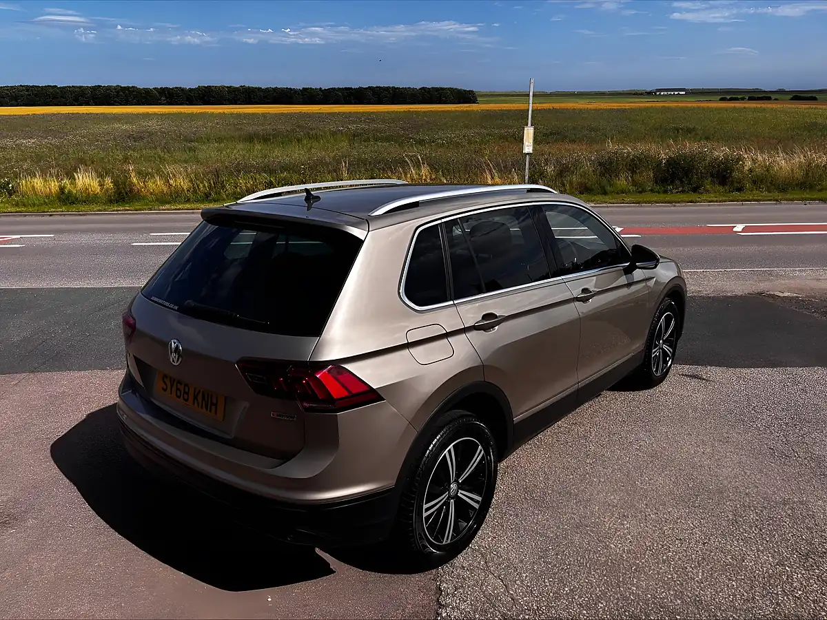 Used 2018 Volkswagen Tiguan Se Navigation Beige - Interior and Exterior details 9