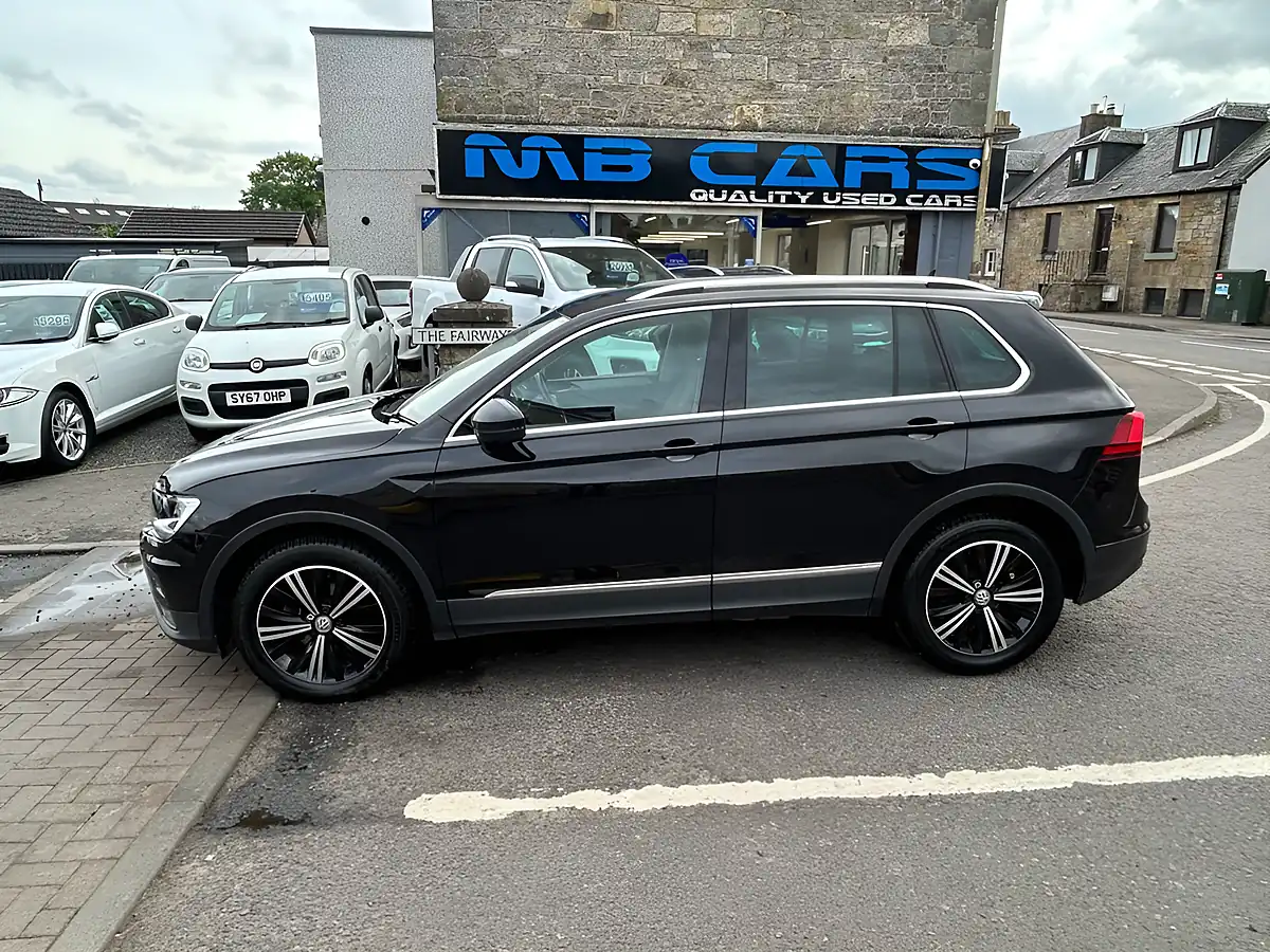 Used 2018 Volkswagen Tiguan Se Navigation Black - Front View