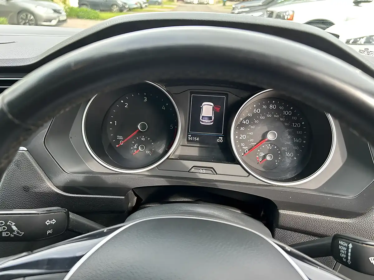 Used 2018 Volkswagen Tiguan Se Navigation Black - Interior and Exterior details 10