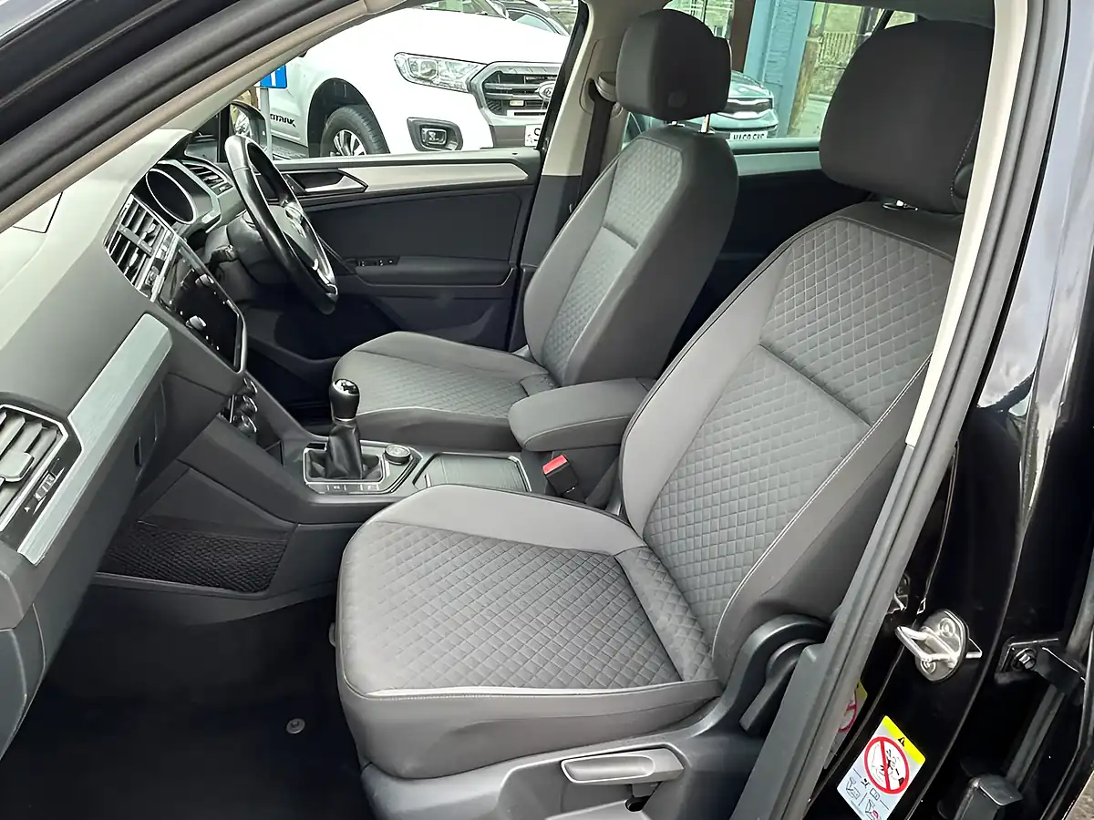 Used 2018 Volkswagen Tiguan Se Navigation Black - Interior and Exterior details 11