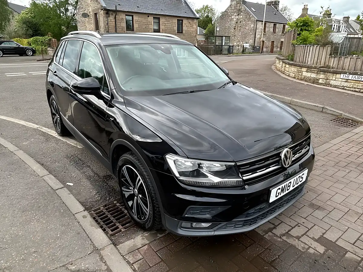 Used 2018 Volkswagen Tiguan Se Navigation Black - Interior and Exterior details 4