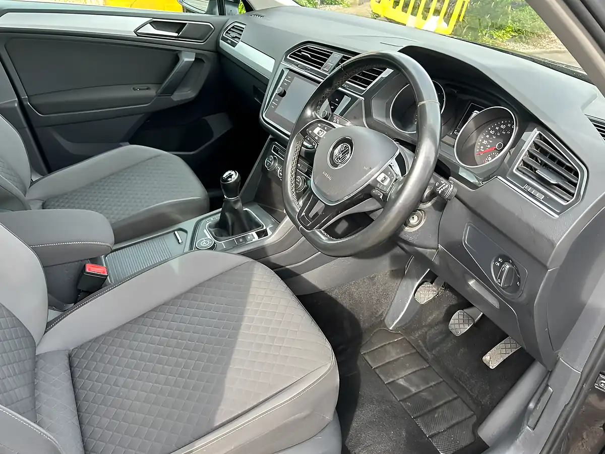 Used 2018 Volkswagen Tiguan Se Navigation Black - Interior and Exterior details 8