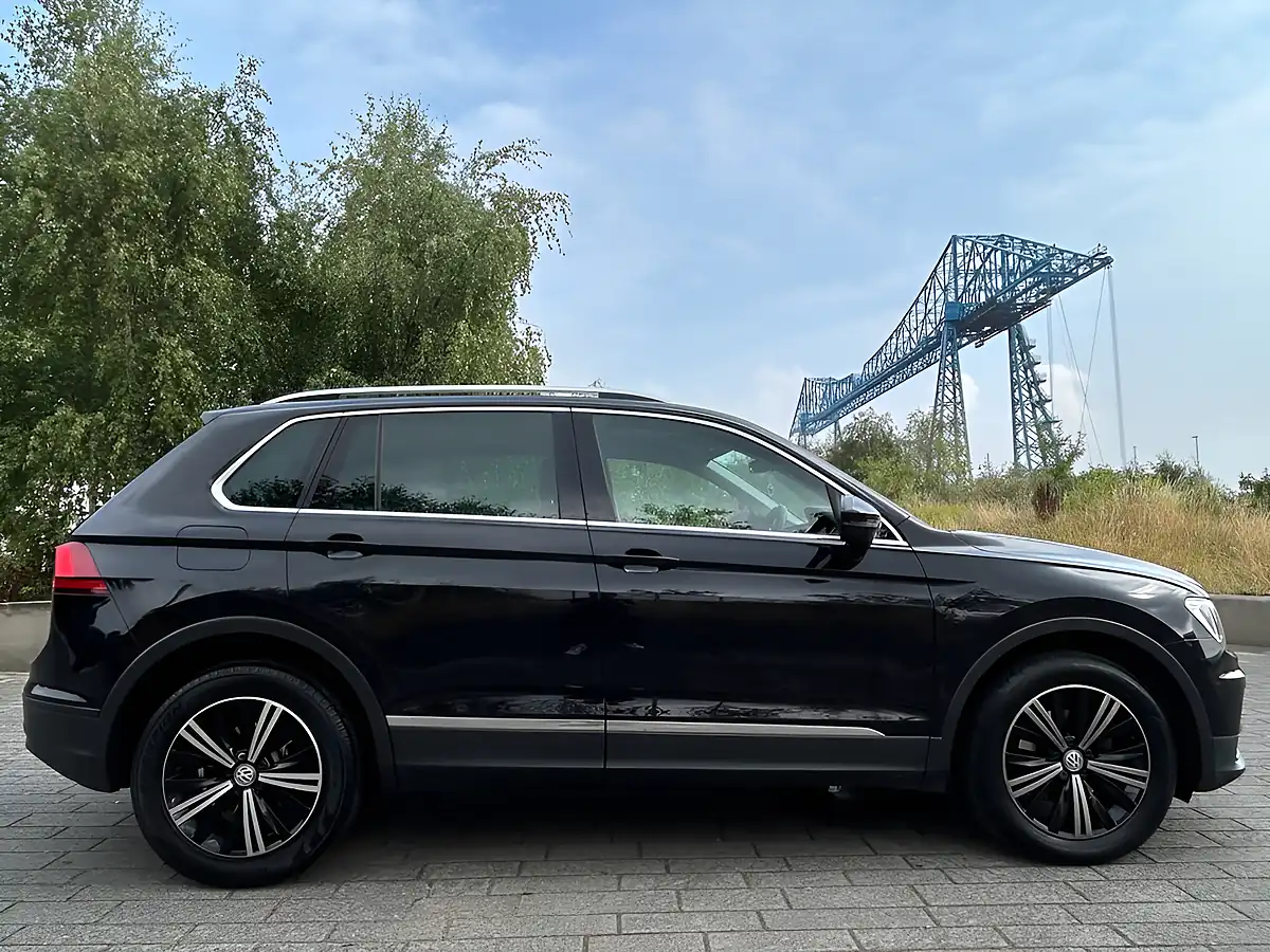Used 2018 Volkswagen Tiguan Se Navigation Black - Interior and Exterior details 10