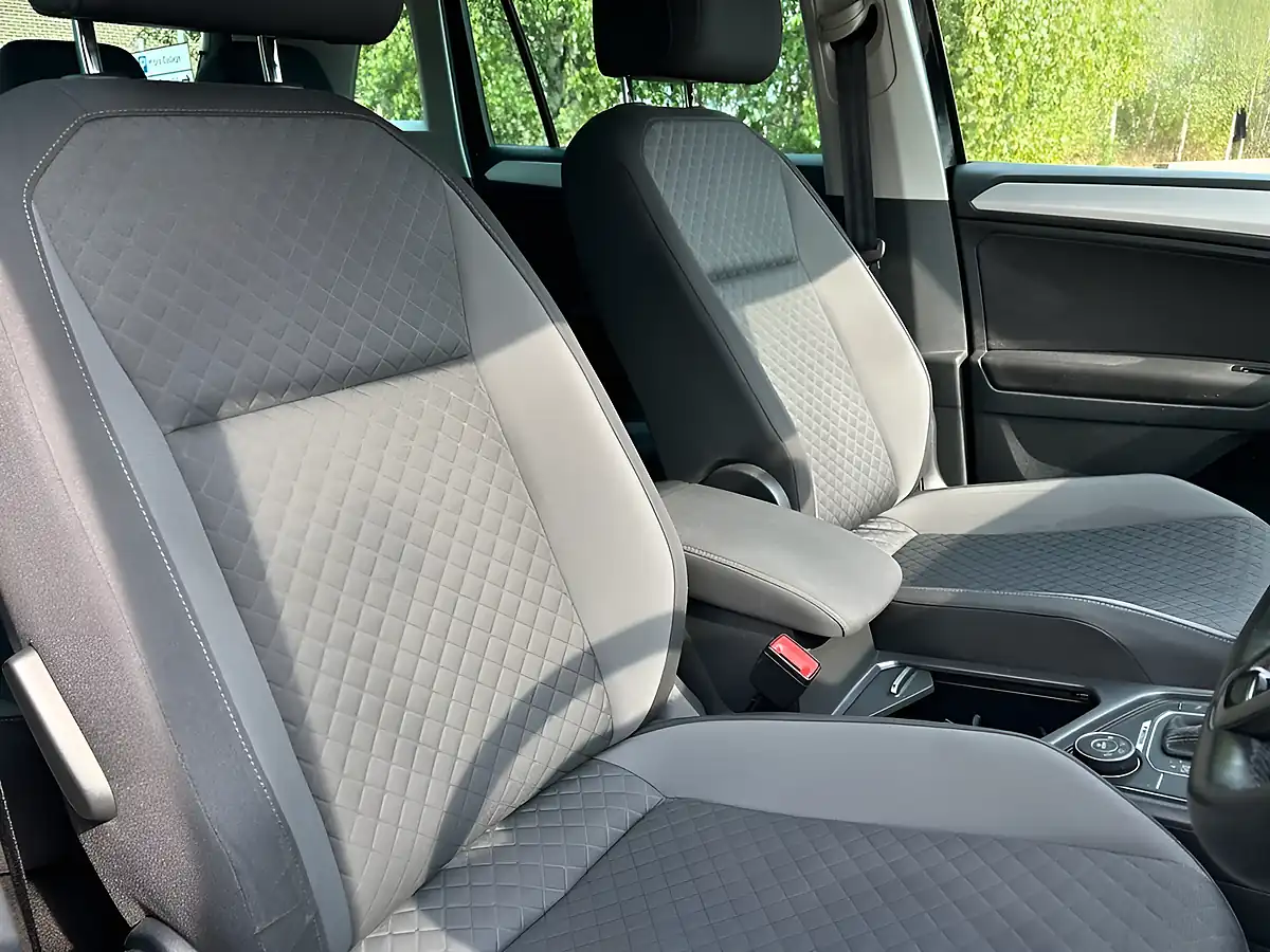 Used 2018 Volkswagen Tiguan Se Navigation Black - Interior and Exterior details 13
