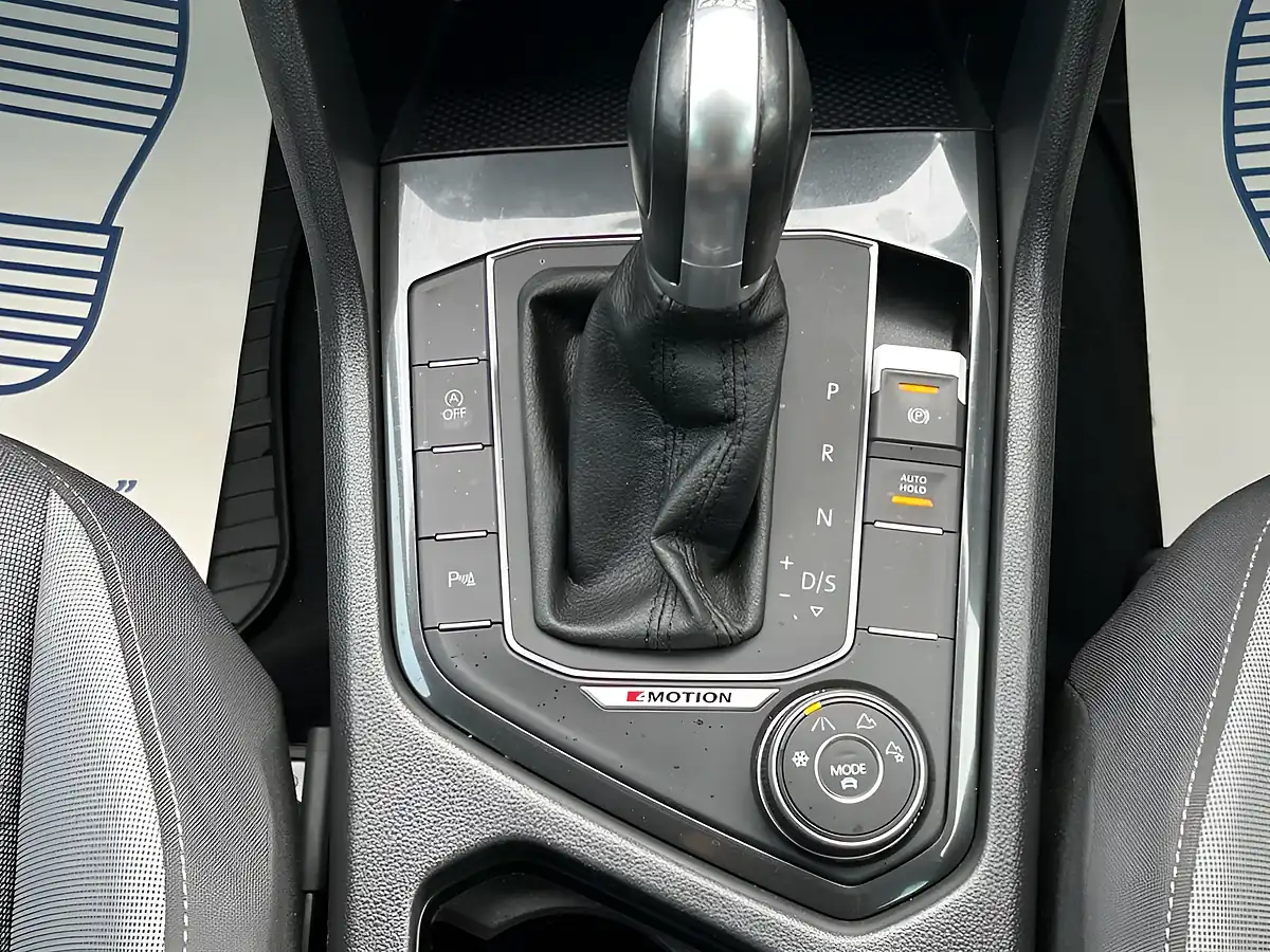 Used 2018 Volkswagen Tiguan Se Navigation Black - Interior and Exterior details 16