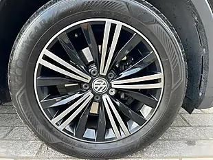 Used 2018 Volkswagen Tiguan Se Navigation Black - Interior and Exterior details 19