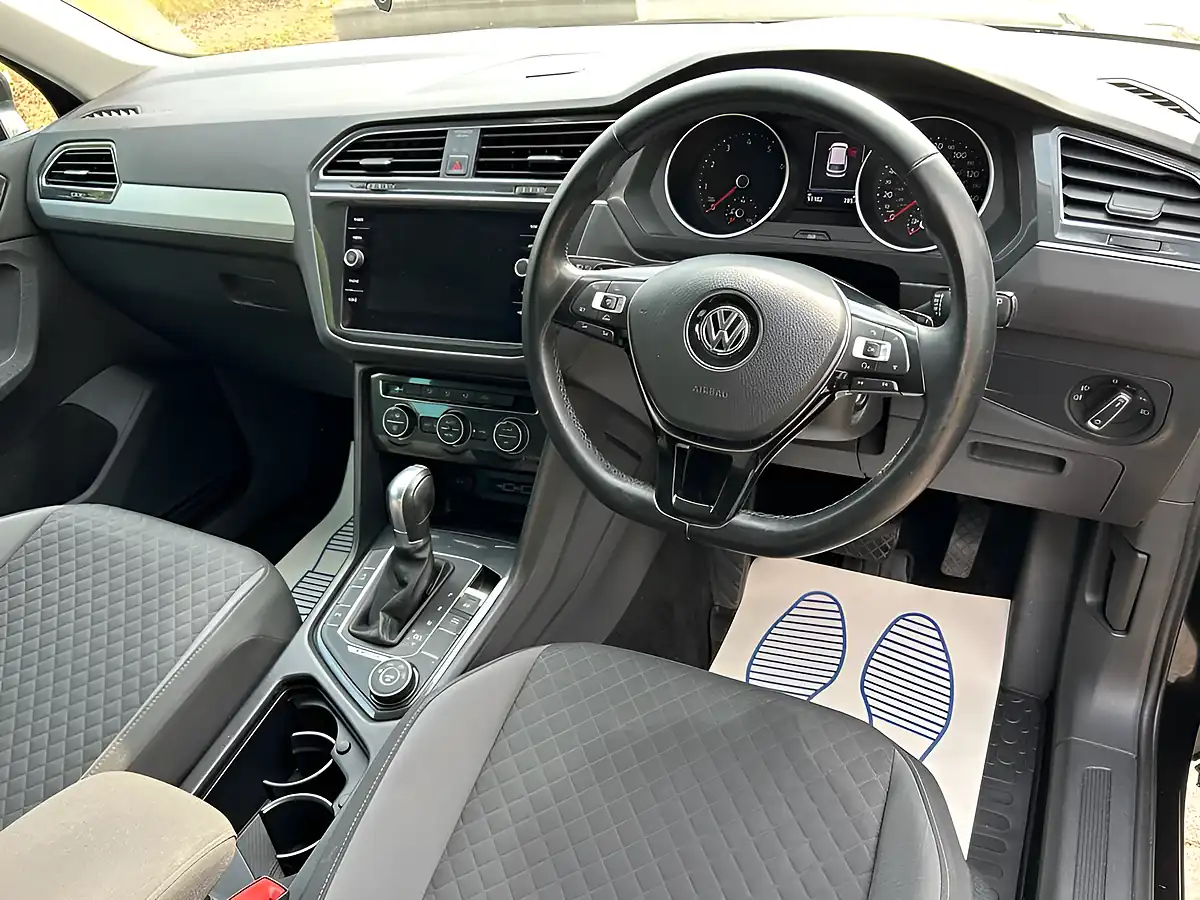 Used 2018 Volkswagen Tiguan Se Navigation Black - Interior and Exterior details 3