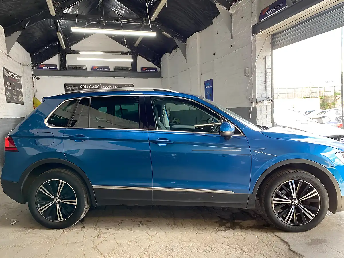 Used 2018 Volkswagen Tiguan Se Navigation Blue - Interior and Exterior details 10