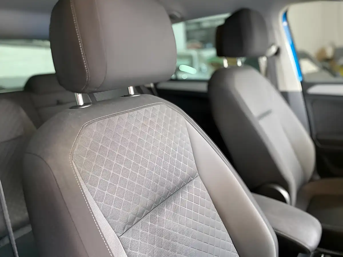 Used 2018 Volkswagen Tiguan Se Navigation Blue - Interior and Exterior details 12