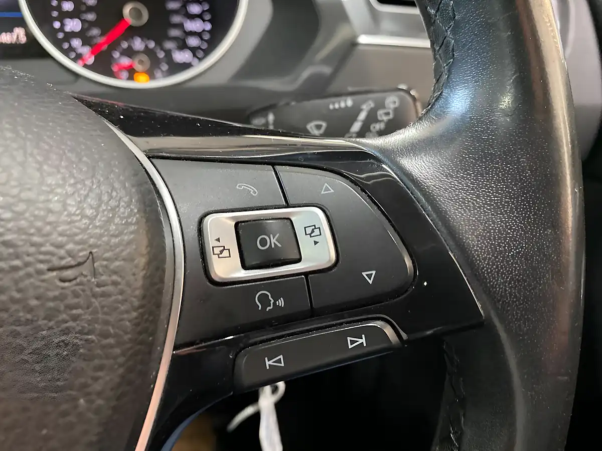 Used 2018 Volkswagen Tiguan Se Navigation Blue - Interior and Exterior details 16