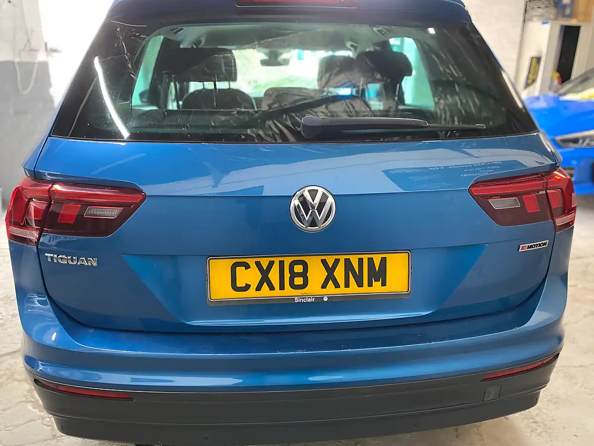 Used 2018 Volkswagen Tiguan Se Navigation Blue - Interior and Exterior details 9