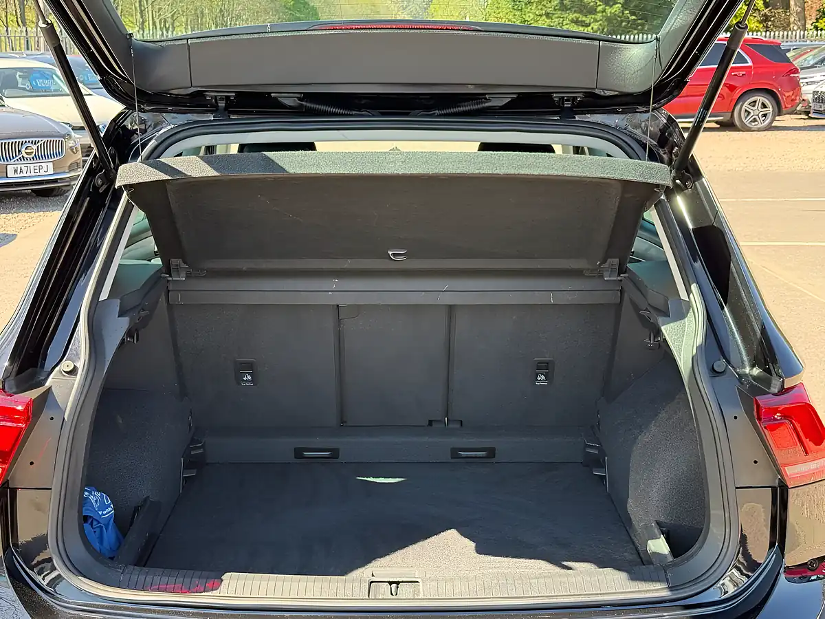 Used 2018 Volkswagen Tiguan Se Navigation Deep Black - Interior and Exterior details 13