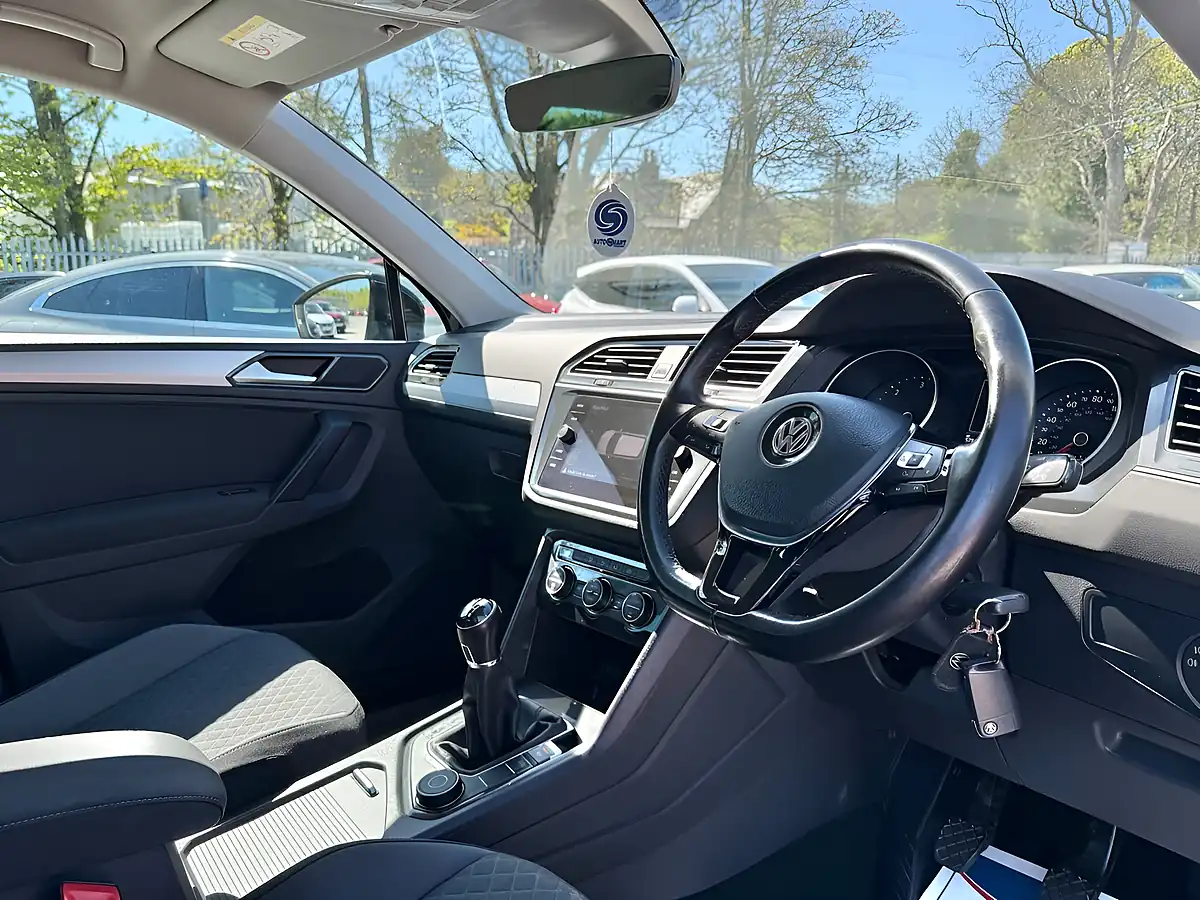 Used 2018 Volkswagen Tiguan Se Navigation Deep Black - Interior and Exterior details 14