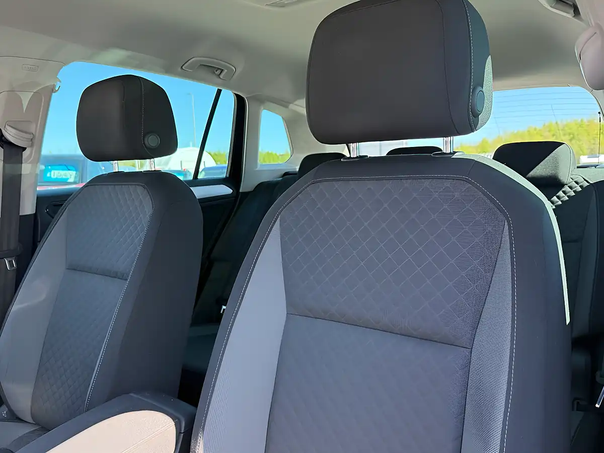 Used 2018 Volkswagen Tiguan Se Navigation Deep Black - Interior and Exterior details 17