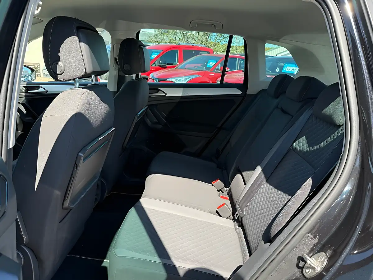 Used 2018 Volkswagen Tiguan Se Navigation Deep Black - Interior and Exterior details 18