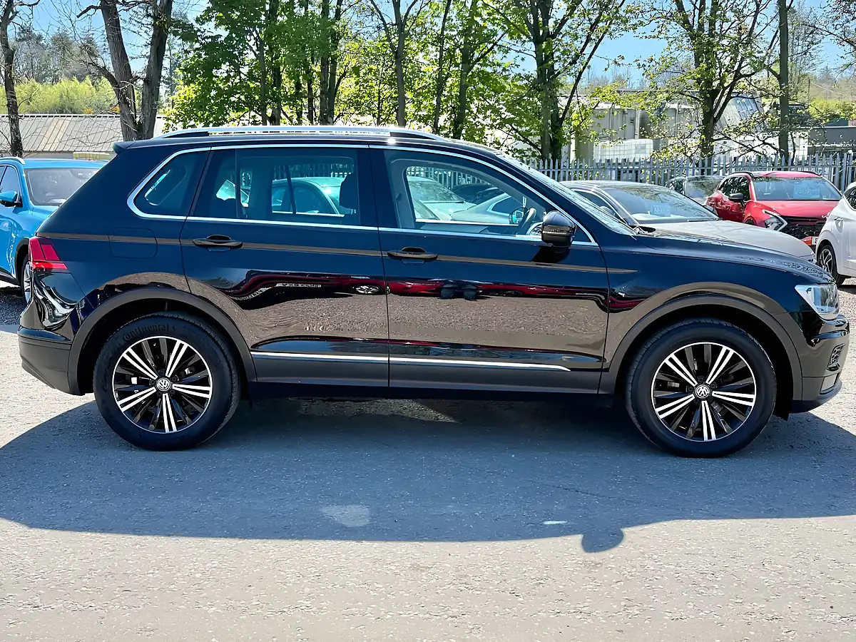Used 2018 Volkswagen Tiguan Se Navigation Deep Black - Interior and Exterior details 5