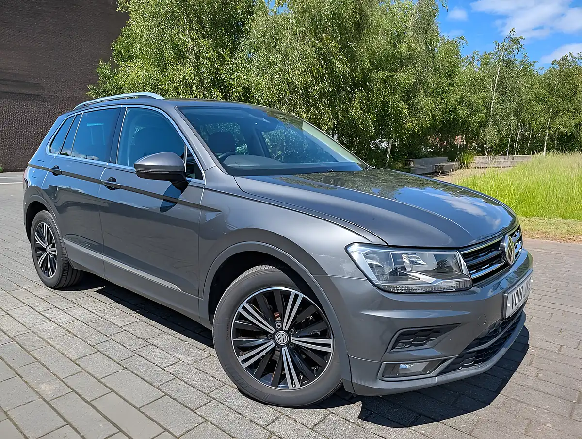 Used 2018 Volkswagen Tiguan Se Navigation Grey - Front View