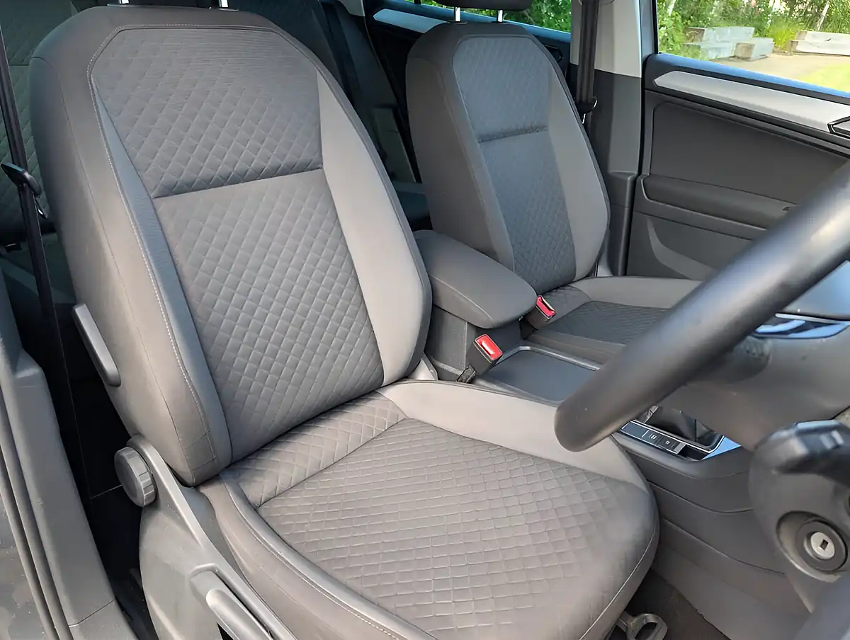 Used 2018 Volkswagen Tiguan Se Navigation Grey - Interior and Exterior details 10