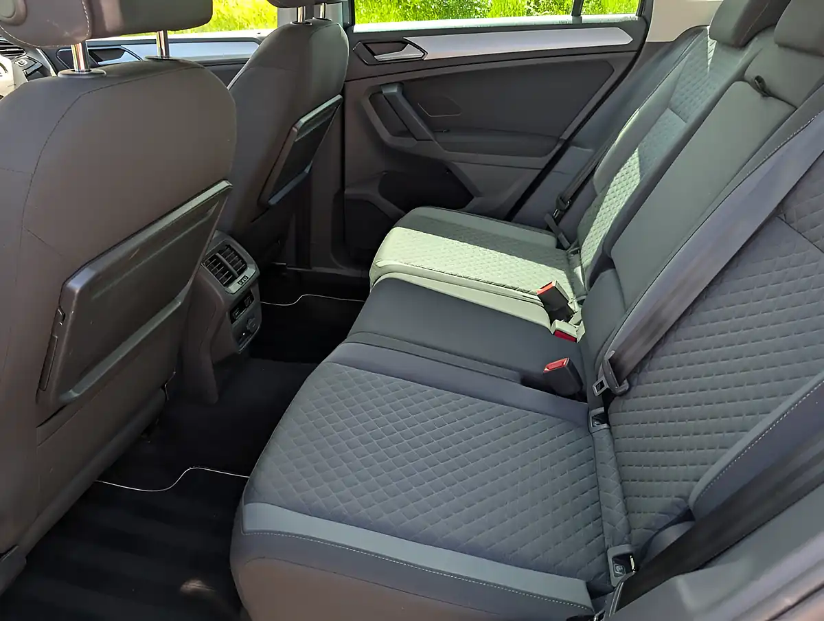 Used 2018 Volkswagen Tiguan Se Navigation Grey - Interior and Exterior details 13