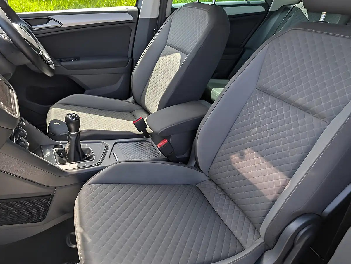 Used 2018 Volkswagen Tiguan Se Navigation Grey - Interior and Exterior details 14