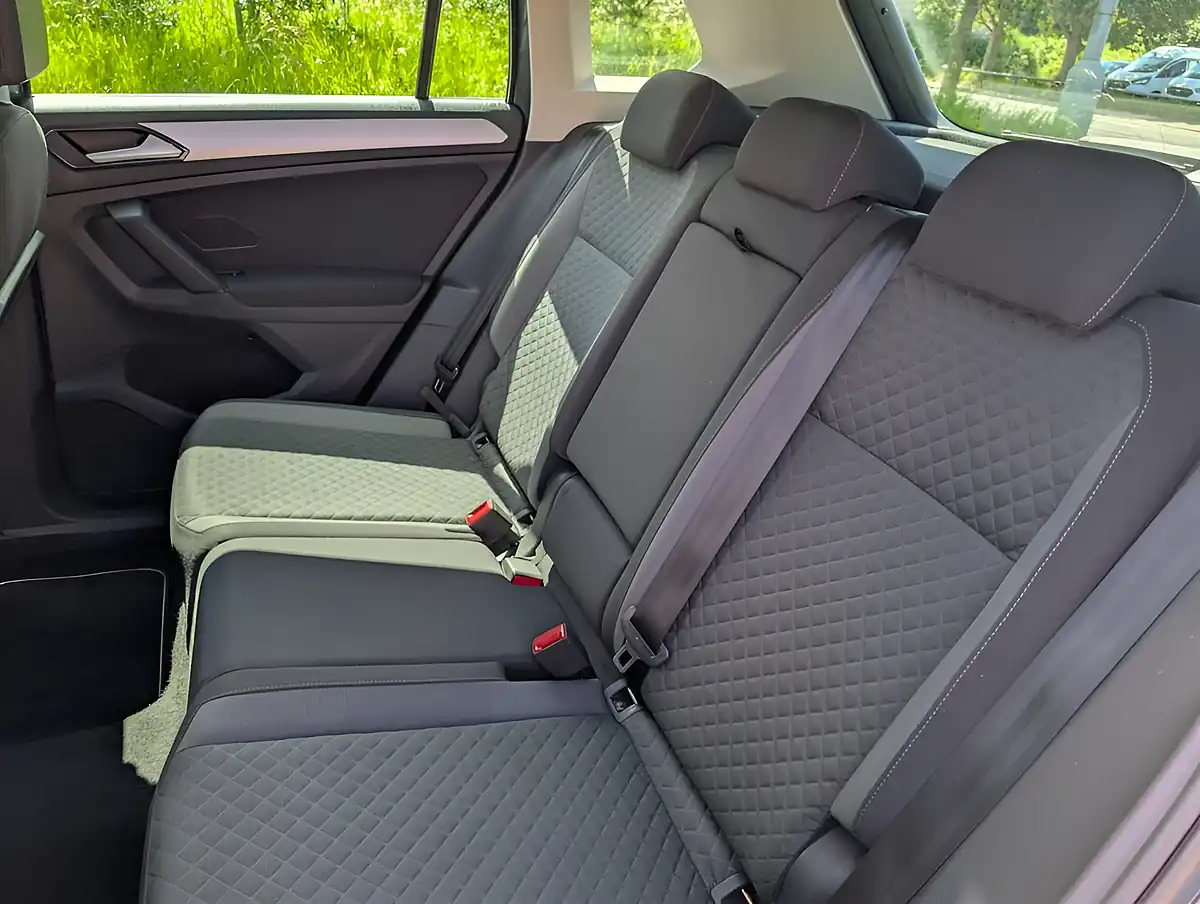 Used 2018 Volkswagen Tiguan Se Navigation Grey - Interior and Exterior details 16