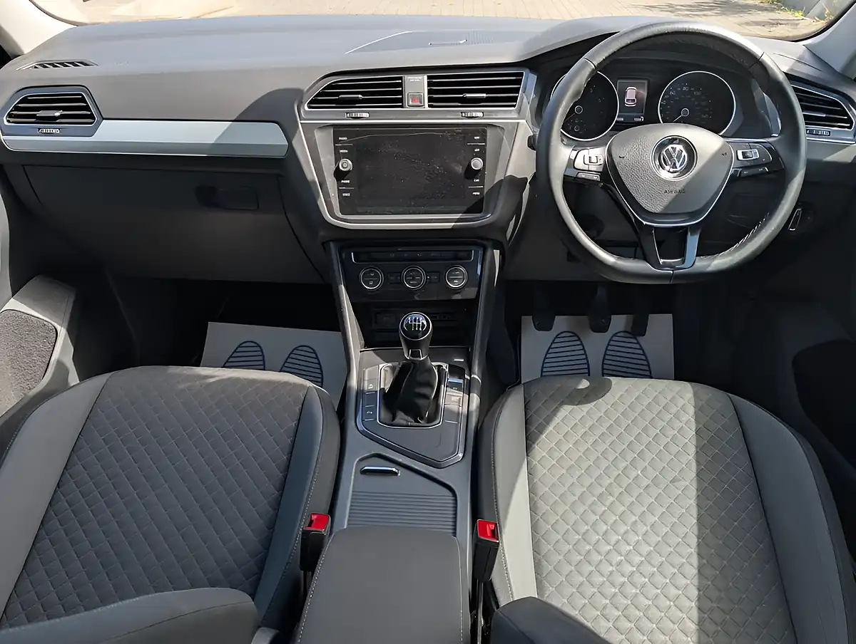 Used 2018 Volkswagen Tiguan Se Navigation Grey - Interior and Exterior details 17