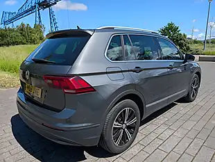 Used 2018 Volkswagen Tiguan Se Navigation Grey - Interior and Exterior details 4