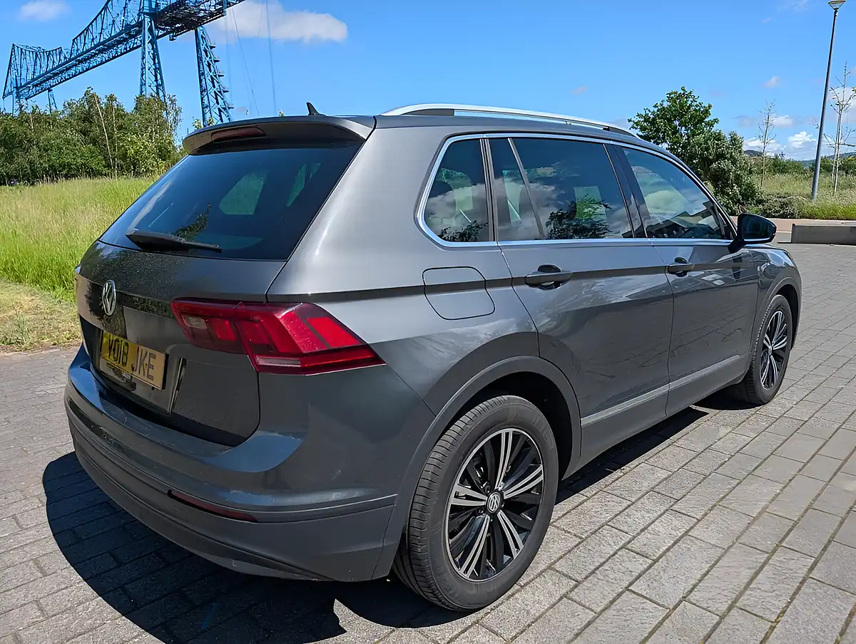 Used 2018 Volkswagen Tiguan Se Navigation Grey - Interior and Exterior details 4