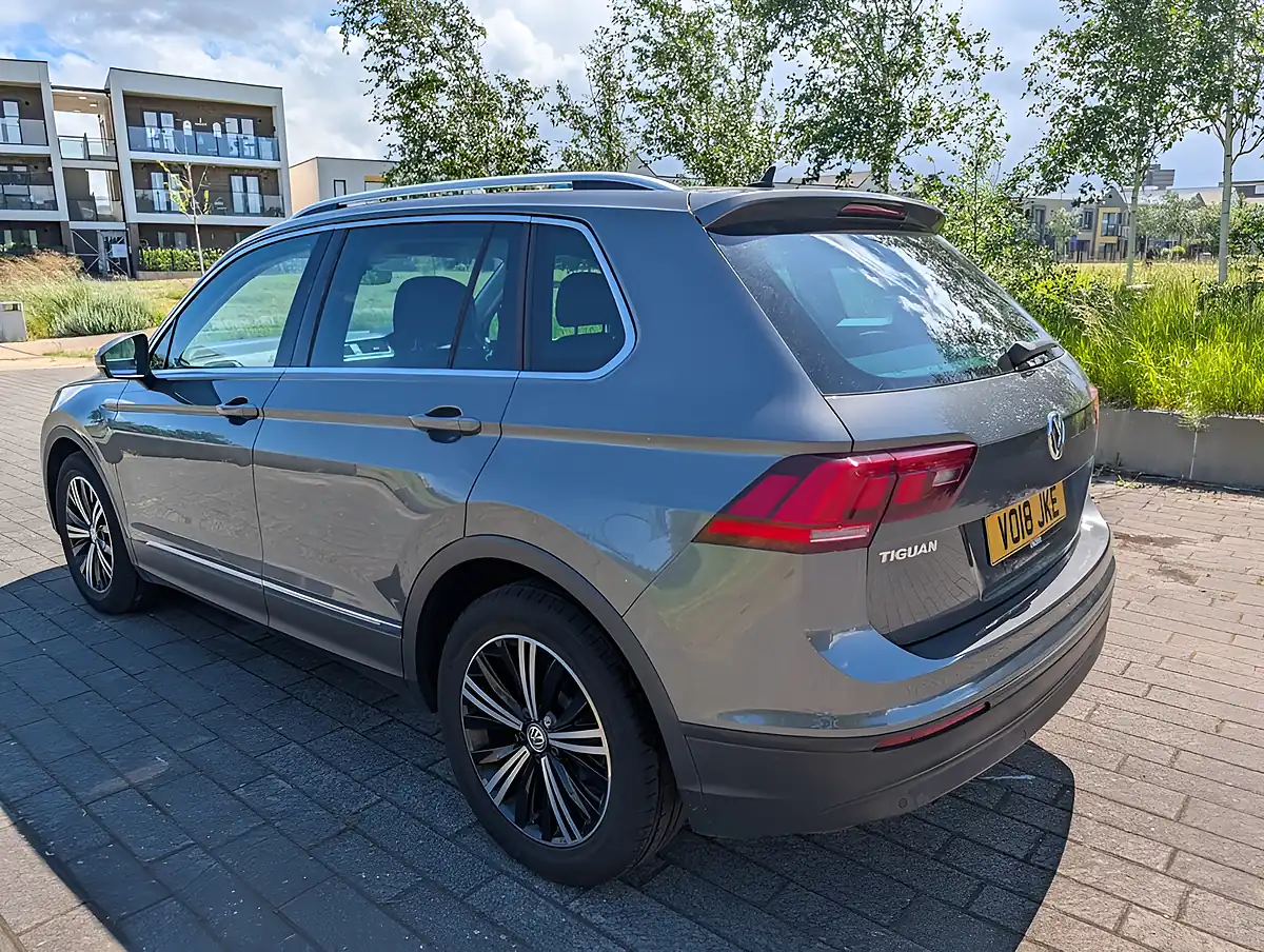 Used 2018 Volkswagen Tiguan Se Navigation Grey - Interior and Exterior details 6