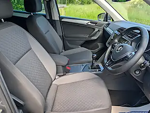 Used 2018 Volkswagen Tiguan Se Navigation Grey - Interior and Exterior details 8