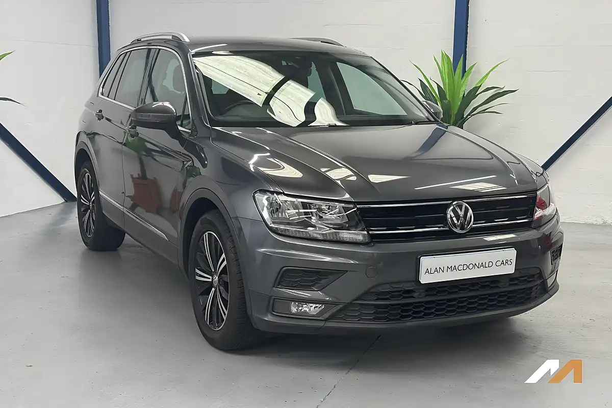 Used 2018 Volkswagen Tiguan Se Navigation Grey - Front View