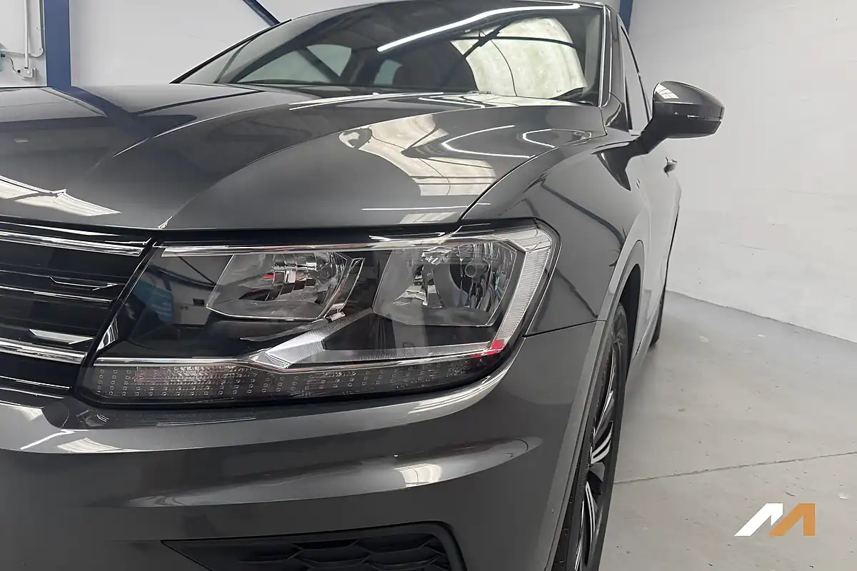 Used 2018 Volkswagen Tiguan Se Navigation Grey - Interior and Exterior details 10