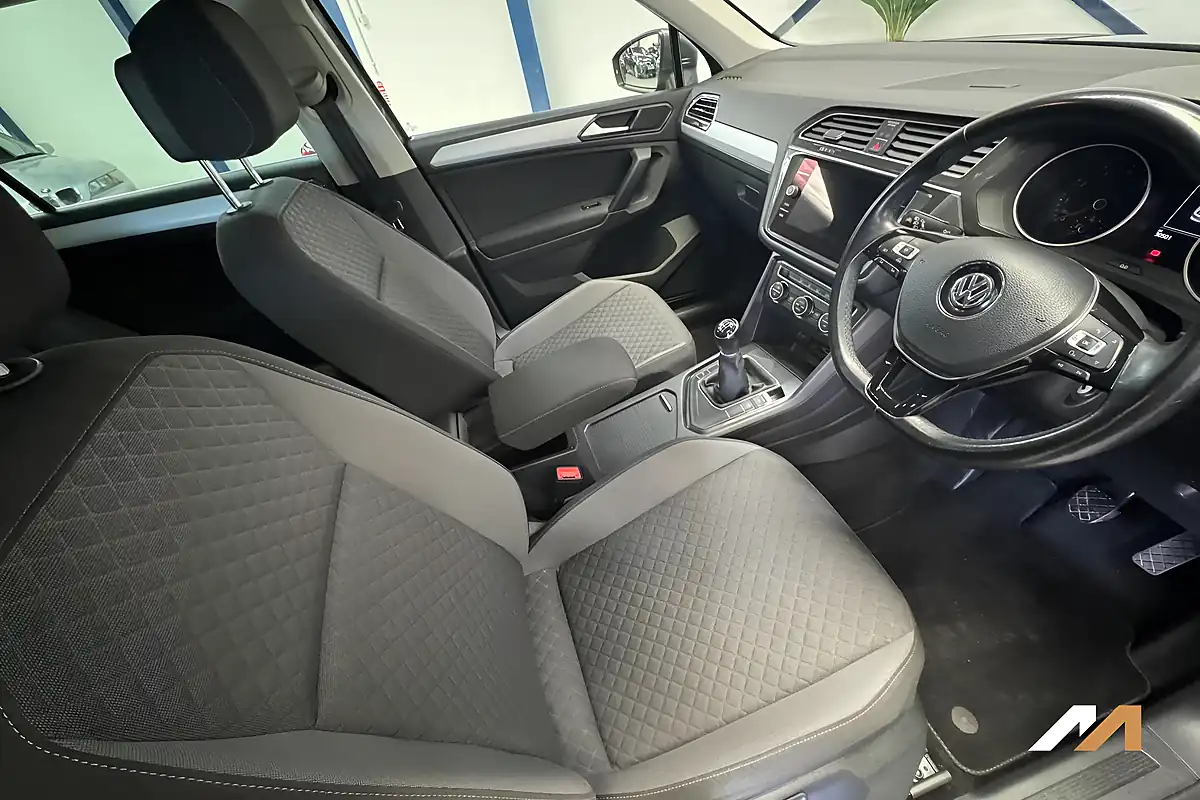Used 2018 Volkswagen Tiguan Se Navigation Grey - Interior and Exterior details 14