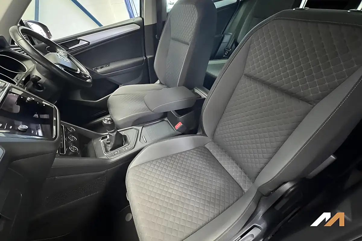 Used 2018 Volkswagen Tiguan Se Navigation Grey - Interior and Exterior details 15