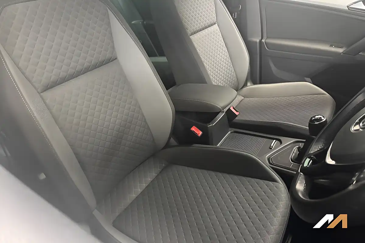 Used 2018 Volkswagen Tiguan Se Navigation Grey - Interior and Exterior details 16