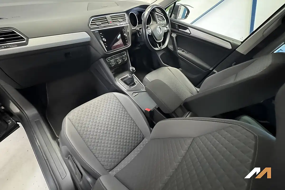 Used 2018 Volkswagen Tiguan Se Navigation Grey - Interior and Exterior details 17