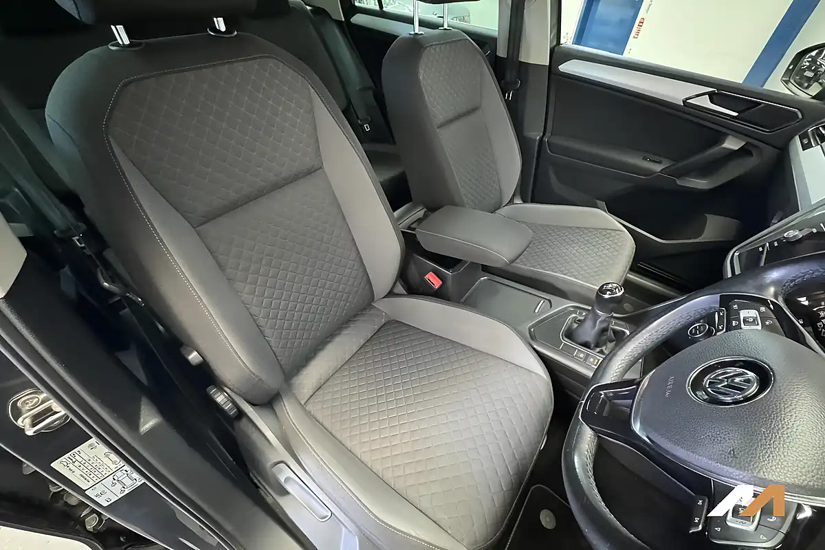 Used 2018 Volkswagen Tiguan Se Navigation Grey - Interior and Exterior details 18