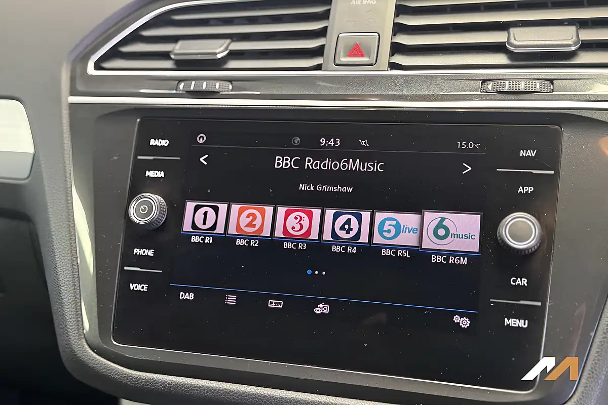 Used 2018 Volkswagen Tiguan Se Navigation Grey - Interior and Exterior details 20
