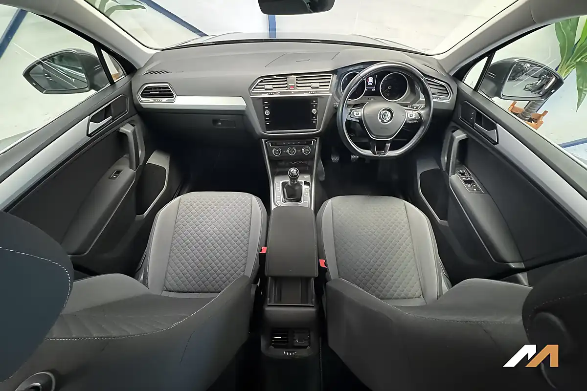 Used 2018 Volkswagen Tiguan Se Navigation Grey - Interior and Exterior details 3