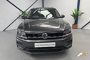 Used 2018 Volkswagen Tiguan Se Navigation Grey - Interior and Exterior details 4