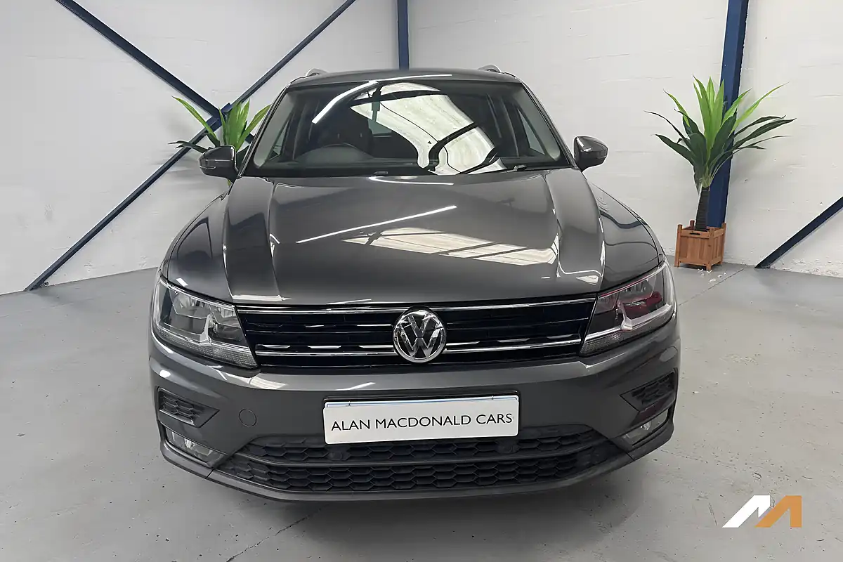 Used 2018 Volkswagen Tiguan Se Navigation Grey - Interior and Exterior details 4