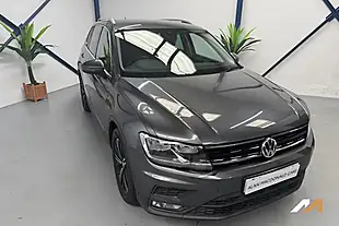 Used 2018 Volkswagen Tiguan Se Navigation Grey - Interior and Exterior details 5