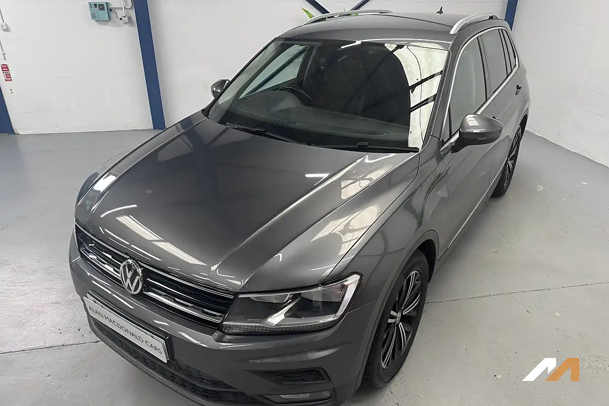 Used 2018 Volkswagen Tiguan Se Navigation Grey - Interior and Exterior details 6