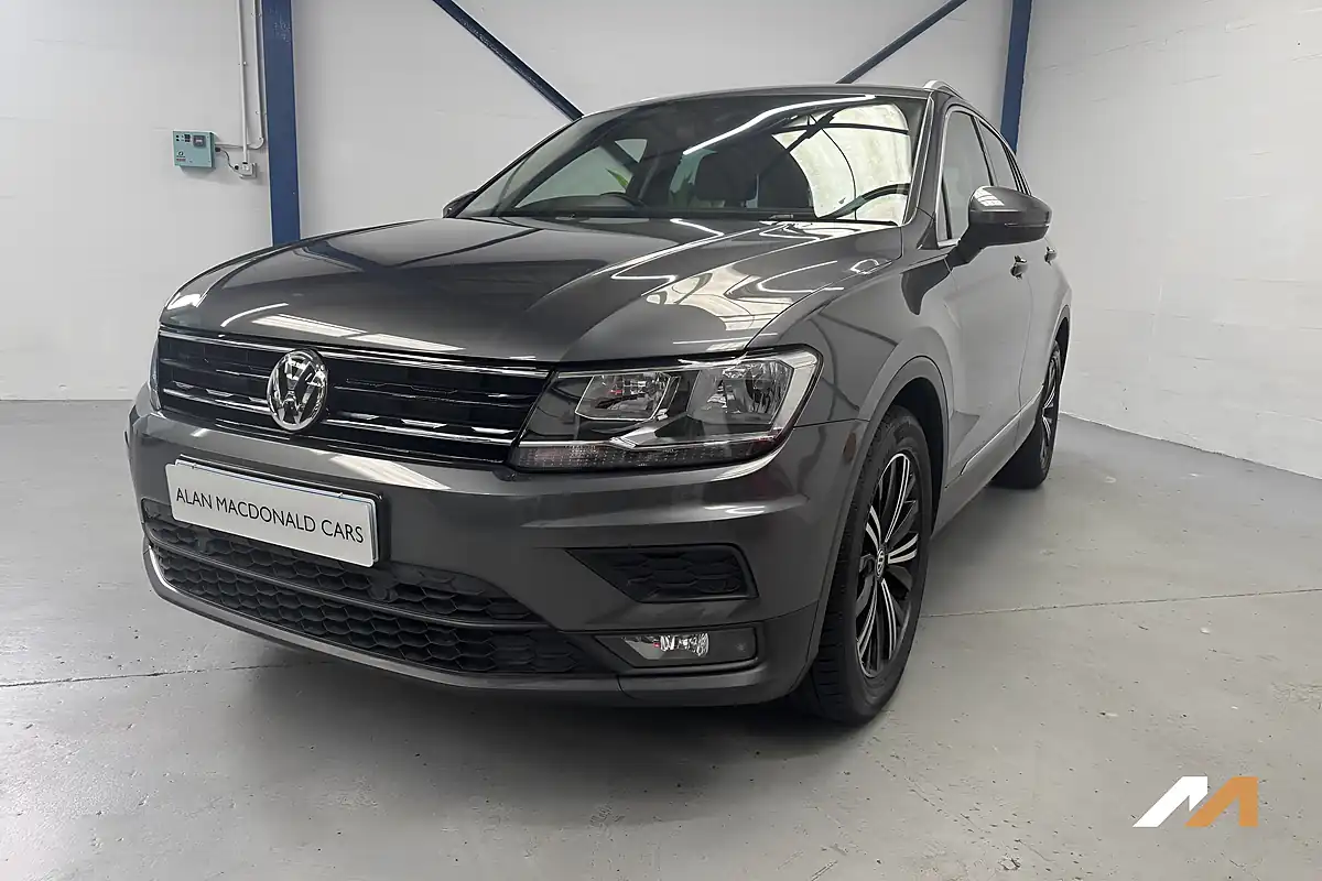 Used 2018 Volkswagen Tiguan Se Navigation Grey - Interior and Exterior details 7