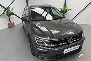 Used 2018 Volkswagen Tiguan Se Navigation Grey - Interior and Exterior details 9
