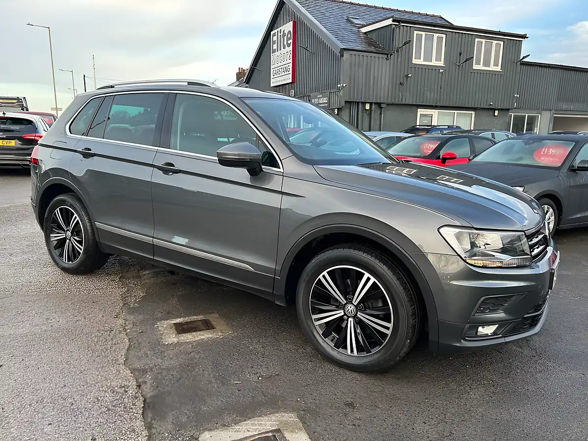Used 2018 Volkswagen Tiguan Se Navigation Grey - Front View