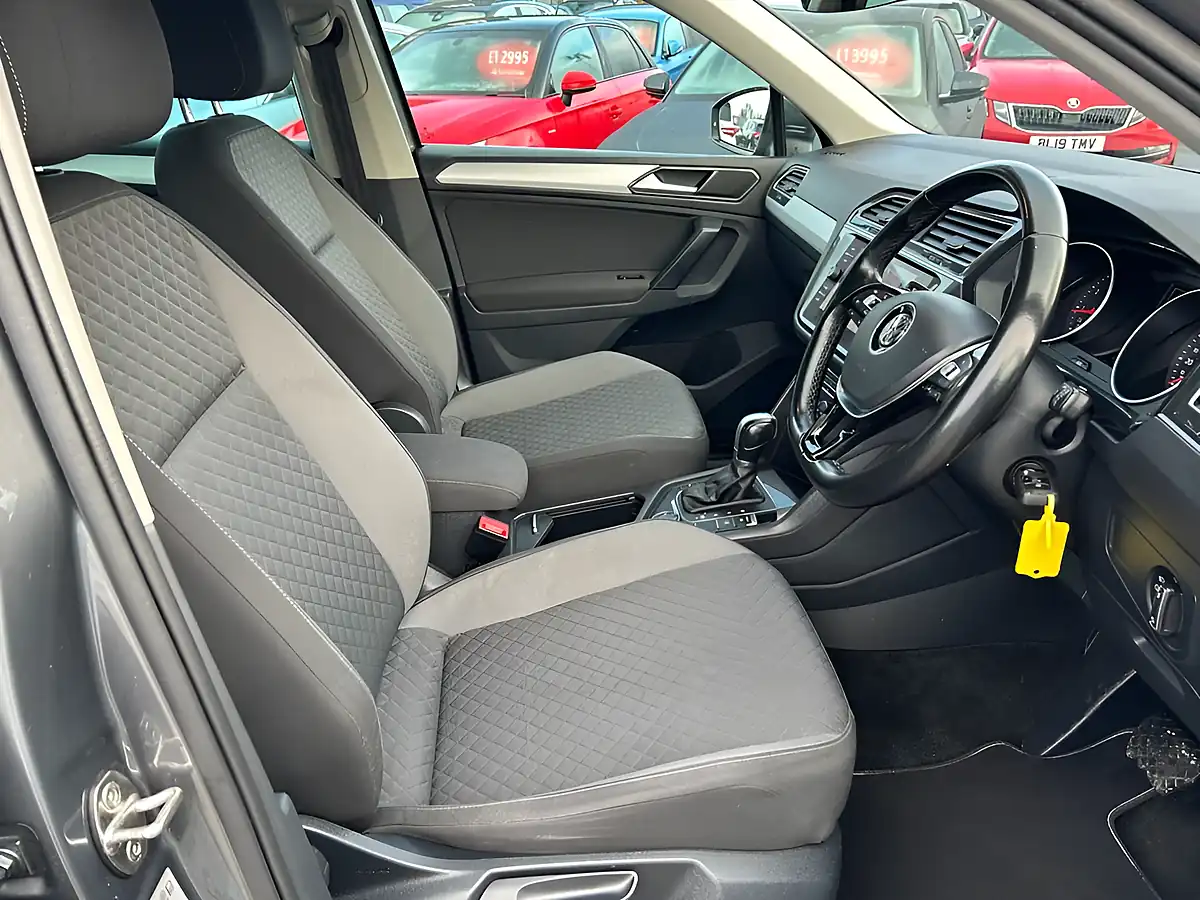 Used 2018 Volkswagen Tiguan Se Navigation Grey - Interior and Exterior details 14