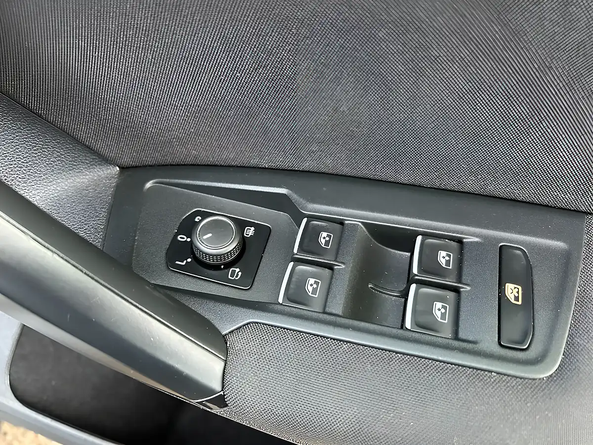 Used 2018 Volkswagen Tiguan Se Navigation Grey - Interior and Exterior details 16