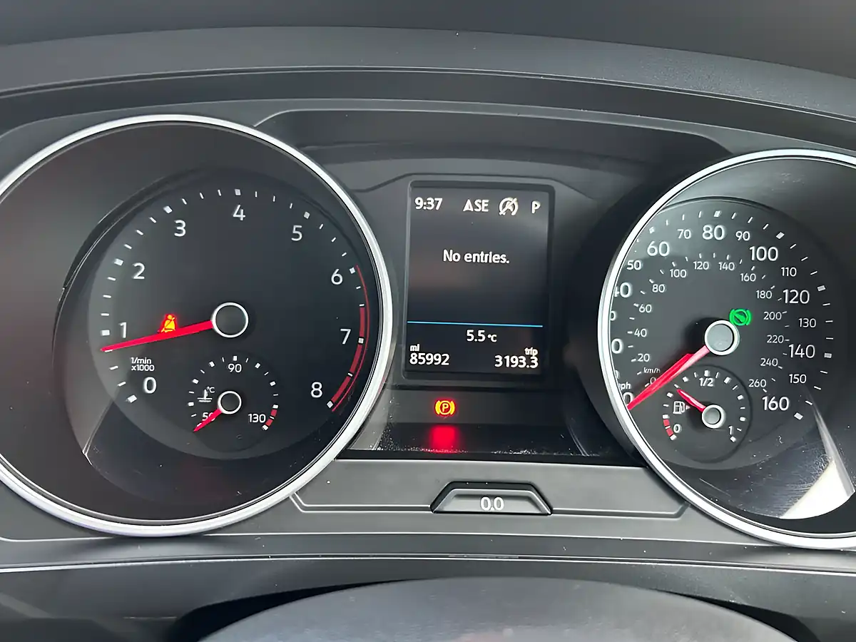 Used 2018 Volkswagen Tiguan Se Navigation Grey - Interior and Exterior details 18