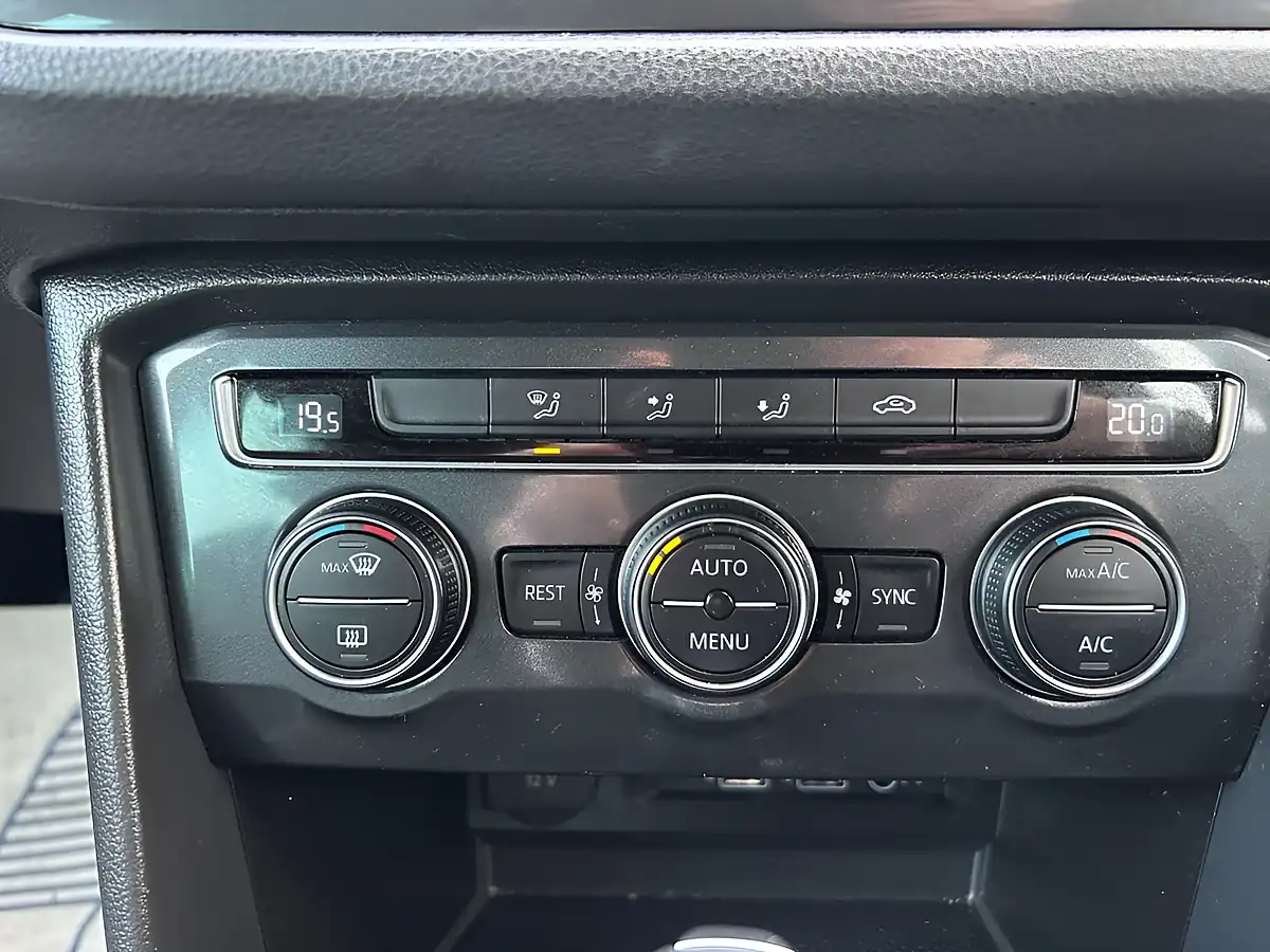 Used 2018 Volkswagen Tiguan Se Navigation Grey - Interior and Exterior details 19
